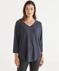 Sussan Knitwear|Tops>Curved Hem V Neck Jumper