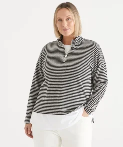 Sussan Tops|T-Shirts><noscript><img width=