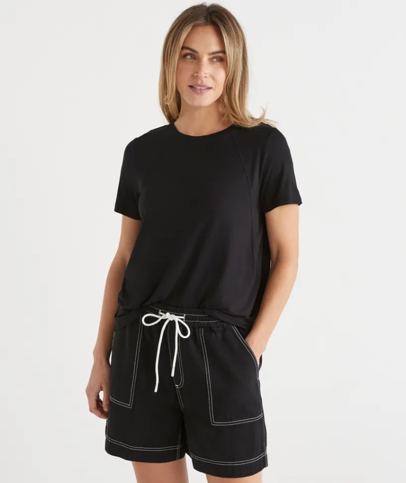 Sussan Tops|T-Shirts>Seam Detail Curve Hem Tee