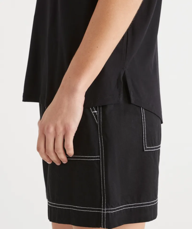 Sussan Tops|T-Shirts>Seam Detail Curve Hem Tee