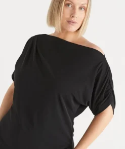 Sussan Tops|T-Shirts>Textured Asymmetric Short Sleeve Top BLACK